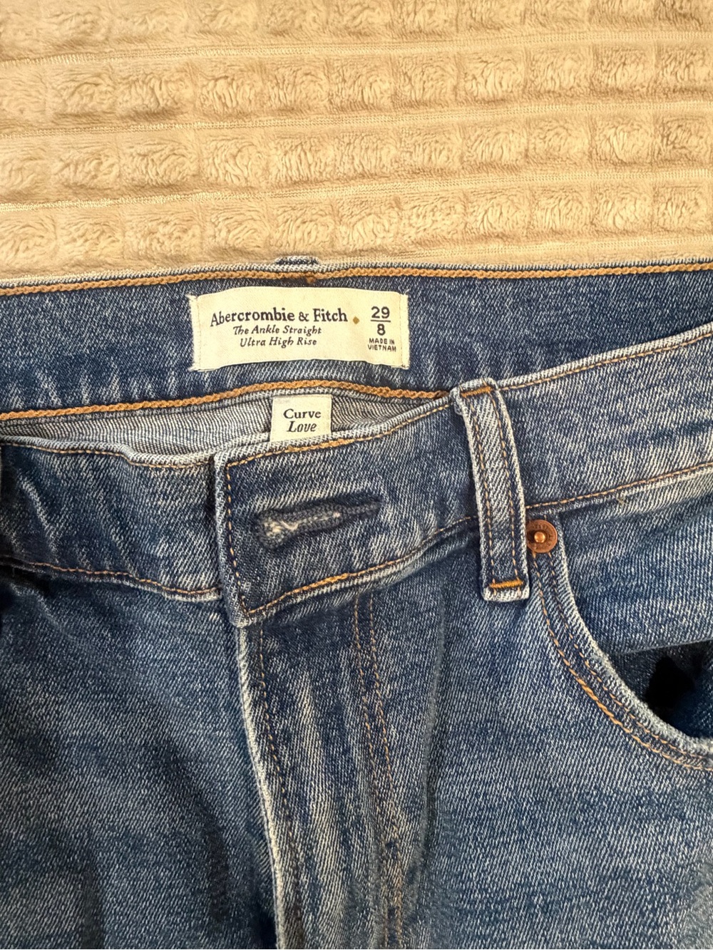 Abercrombie & Fitch Curve Love High-Rise Straight Jeans - Blue Denim